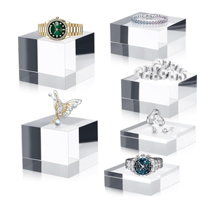 Espositore Trasparente in Acrilico Personalizzato per Gioielli da Collezione, Profumi e Oggetti Preziosi - Product Image 6