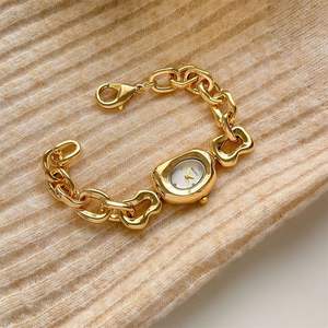 นาฬิกาข้อมือวินเทจส่วนบุคคลแบบใหม่สำหรับผู้หญิง นักเรียนหญิง สร้อยข้อมือเครื่องประดับน่ารัก นาฬิกาผู้หญิงเท่ๆ รูปทรงพิเศษ - Product Image 4