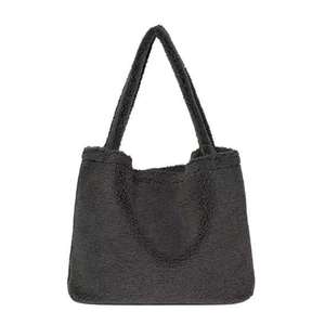 Elegante Sherpa Mom Tote Bag Bolso de compras de peluche de moda para compras con estilo - Product Image 5