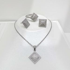 ราคาโรงงาน ชุดเครื่องประดับเงินแท้ 925 รูปทรงเรขาคณิต 3 ชิ้น คุณภาพสูง ต่างหูและสร้อยคอรูปหัวใจเคลือบทอง 18k ชุดเครื่องประดับรูปหยดน้ำ - Product Image 1