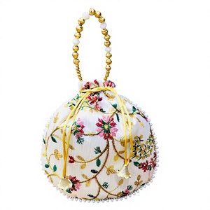 Sac à main en soie brodée fantaisie pour femmes avec travail floral, multifonctionnel pour les mariages et les fêtes - Product Image 1