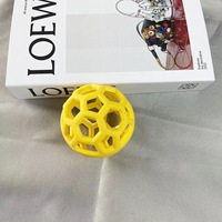 Quietschendes Haustierspielzeug: Geometrischer Nylon-Hohlball für Hunde & Katzen – Selbstbeschäftigung & Kauspielzeug im Großhandel