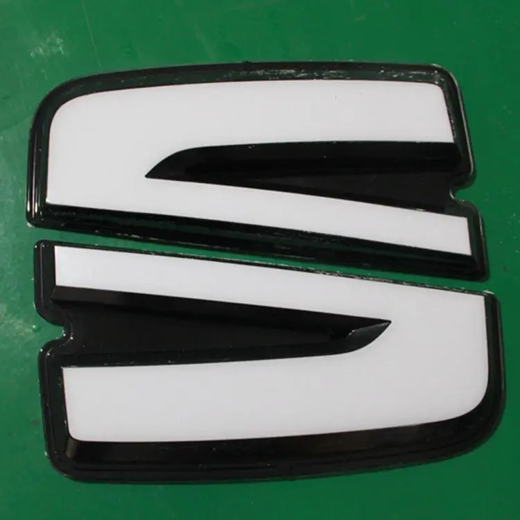 Logotipo acrílico 3d do carro do cromado da sinalização da vácuo da espanha do oem