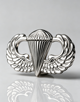 Insignia Metálica Personalizada 3D con Relieve de Ala de Paracaídas Antigua - Aleación de Zinc Chapada en Oro/Níquel para