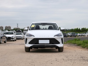 Nouvelle Roewe I5 2026 1.5L Manuelle Édition Confort Berline Compacte <span class=keywords><strong>Essence</strong></span> 158Nm 5.98L/100km WLTC 50L 4 Portes 5 Places Conduite à Gauche - Product Image 2