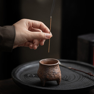 Vecchio fango di roccia a tre gambe Retro bruciatore di incenso piccolo diffusore di aromaterapia per Kung Fu Set da tè per interni decorazione Desktop incenso - Product Image 2