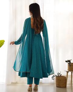 Vestido Kurti Anarkali de Última Moda para Mujer con Tela Rica, Detalles Elaborados y Corte Largo Evase, Ideal para Bodas - Product Image 3
