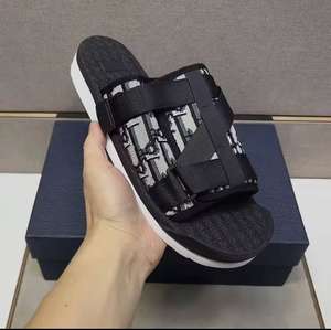 รองเท้าแตะกันลื่นสำหรับชายหาดกลางแจ้งของผู้ชายรองเท้าส้นแบนลำลองสไตล์ใหม่รองเท้าเดินกลางแจ้งสำหรับผู้ชายและผู้หญิงขายส่ง - Product Image 2