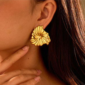Boucles d'oreilles florales en forme d'éventail en or 18 carats en acier inoxydable Boucles d'oreilles en forme d'éventail pour femmes Bijoux tendance - Product Image 1