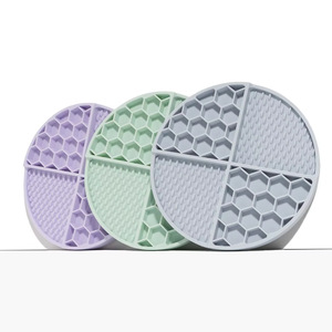 Tapis de léchage en silicone pour chiens et chats, jouet d'enrichissement pour l'alimentation lente des animaux, forme arrondie B26012 - Product Image 1