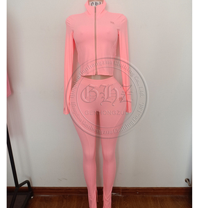 Completi da Yoga Personalizzati da Donna alla Moda con Tasche, Top a Maniche Lunghe con Zip Dorata e Legging a Vita Alta a Zampa d'Elefante ad Asciugatura Rapida - Product Image 5