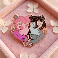 Badge en métal plaqué personnalisé, personnages d'anime, émail, plaqué or/argent, logo personnalisé, cadeau pour les fans, objet de collection de dessins animés
