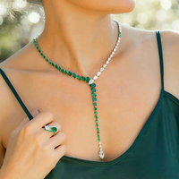 Parure Collier et Boucles d'Oreilles Style Classique de Luxe, Ornée de Zircons, en Laiton Plaqué Or, avec un Design Raffiné et Élégant