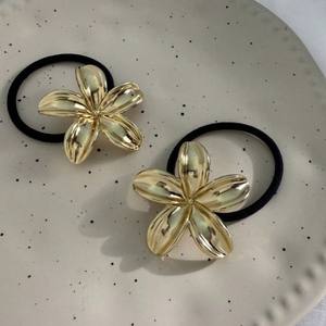 Meilleures ventes : Élastiques à cheveux vintage plaqués or, réglables, avec motif floral en alliage, pour <span class=keywords><strong>queue</strong></span> <span class=keywords><strong>de</strong></span> <span class=keywords><strong>cheval</strong></span> haute, pour femmes - Product Image 3