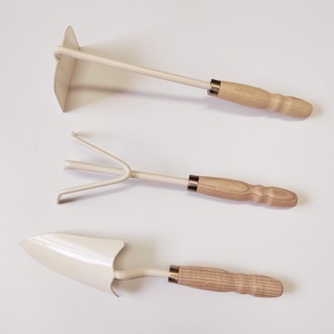 <span class=keywords><strong>Râteau</strong></span> à main <span class=keywords><strong>en</strong></span> acier inoxydable peint de couleur personnalisée <span class=keywords><strong>pour</strong></span> le jardinage avec poignée <span class=keywords><strong>en</strong></span> <span class=keywords><strong>bois</strong></span> de Ash Beach personnalisation de la couleur - Product Image 4