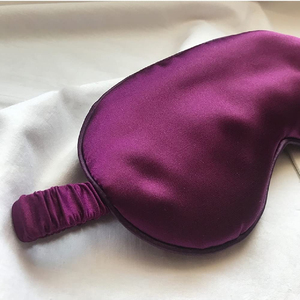 Juego de dormir de tres piezas de seda sintética Sade al por mayor, caja de regalo con funda de almohada y antifaz para el hogar - Product Image 2