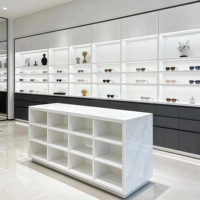 Comptoir d'exposition moderne de luxe en acier inoxydable avec éclairage LED, marque Maxsen, options or/noir pour lunettes haut de gamme sur mesure