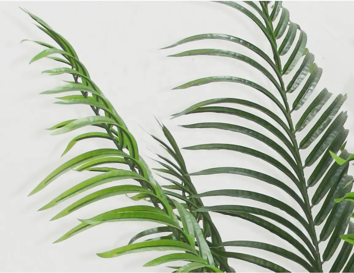 Echantillon de plante artificielle en plastique vert pour décoration intérieure ou palmier d'extérieur fabriqué à partir de matériau PE durable