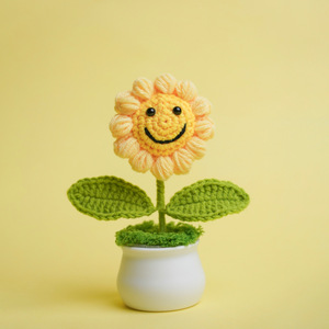 Miniature de tournesol souriant en pot, artisanat en fil fait main, décoration intérieure, cadeau de diplôme pour les meilleurs amis - Product Image 1