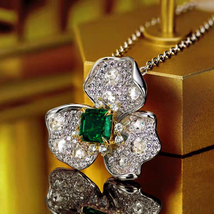 Collana in Platino con Diamante Centrale Smeraldo, Diamanti Naturali Taglio Brillante Rotondo Colore D Certificati GIA, Gioielli da Matrimonio - Product Image 1