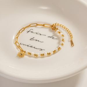 Bracelet tendance avec pendentif soleil pour femme, en acier inoxydable doré et perles - Product Image 2