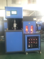 Machine de soufflage de bouteilles semi-automatique 5L, équipement de soufflage à changement d'outillage facile pour la production de bouteilles en petites séries