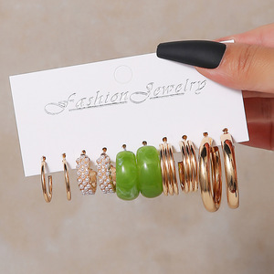 Boucles d'oreilles pendantes en résine en forme de C avec pendentif papillon, style coréen, ensemble de clous d'oreilles en perles, pour soirée - Product Image 3
