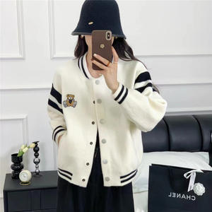 Nouveau automne et hiver Double face laine ours rayé tricoté Cardigan Baseball uniforme <span class=keywords><strong>pull</strong></span> <span class=keywords><strong>veste</strong></span> pour dames - Product Image 3