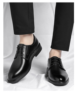Zapatos formales de cuero para hombre, estilo coreano, versátiles, de charol, cómodos, con suela blanda, para bodas. - Product Image 2