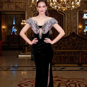 Vestido <span class=keywords><strong>de</strong></span> Terciopelo <span class=keywords><strong>de</strong></span> Talla Grande Inspirado en un Ángel |   Vestido <span class=keywords><strong>de</strong></span> sirena estilo europeo con escote profundo en V, detalles <span class=keywords><strong>de</strong></span> cristal y cola <span class=keywords><strong>de</strong></span> catedral - Product Image 5