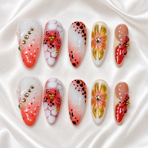 Faux <span class=keywords><strong>ongles</strong></span> en amande rouges et noirs faits à la main, 10 pièces, avec motif floral doré peint à la main, corail blanc et strass, design esthétique - Product Image 1