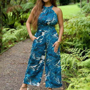 Mono largo de lino y viscosa de alta calidad con diseño retro de fábrica, estampado hawaiano y cuello halter. - Product Image 1