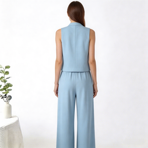 Ensemble haut tricoté sans manches à col en V, couleur unie, anti-plis, avec grands boutons et pantalon large pour femme - Product Image 2