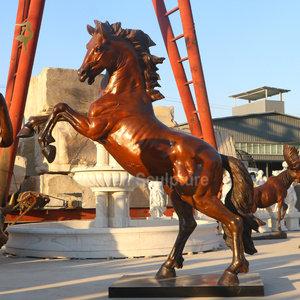 Sculpture de cheval en bronze antique modèle en métal grandeur nature avec ange peint et logo thème anime et bande dessinée - Product Image 2