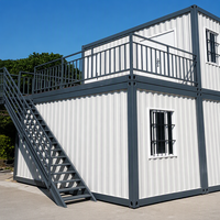 Maison conteneur modulaire préfabriquée à deux étages en acier avec escalier extérieur pour bureau, dortoir ou camp de travailleurs