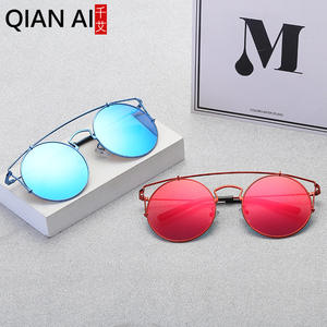 Gafas de sol de doble puente modernas y novedosas, unisex, con montura roja, lentes grises, protección UV400, estilo redondo, para mujeres y hombres - Product Image 5