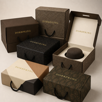 Boîte cadeau pliable personnalisée avec poignée, structure ondulée, emballage enduit, dessus ouvert, carton rigide
