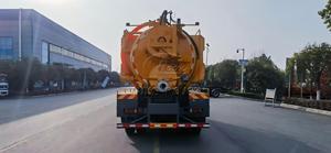 Camión de Saneamiento Weichai 220HP SINOTRUK M3 4x2 con Distancia entre Ejes de 3900/4200mm, Doble Función de Chorro y Succión de Lodos, Exportación a Todo el Mundo - Product Image 6