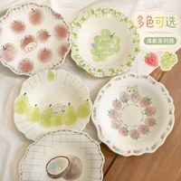 Assiette en céramique à motif de fruits peints à la main avec dentelle ondulée, valeur esthétique élevée, assiette à salade exquise et créative