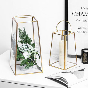 Portacandele Geometrico in Ferro e Vetro a Forma di Trapezio, Terrario Sospeso, Centrotavola per Interni ed Esterni, Vaso Decorativo - Product Image 1