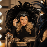 Coiffe de carnaval fantaisie en plumes, accessoire de costume en plumes de coq à sequins pour performance de danse sur scène de carnaval