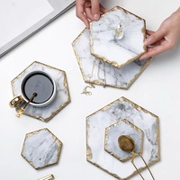 Assiette en marbre vert avec bord doré planches de service en marbre hexagone pour bar d'hôtel cadeaux de pendaison de crémaillère planche de décoration de table basse