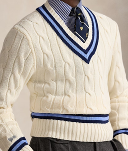 OEM y ODM logotipo personalizado Varsity Cricket Jacquard suéter de punto de algodón con cuello en V Cable Varsity uniforme suéter para el invierno - Product Image 4