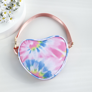 Riñonera de nailon rosa con forma de corazón elegante y personalizada para mujer, ideal para correr - Product Image 4