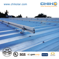 Système de montage solaire CHIKO CK-FTS-162R43 pour toit en tôle/métal, pieds en L, 7 rails