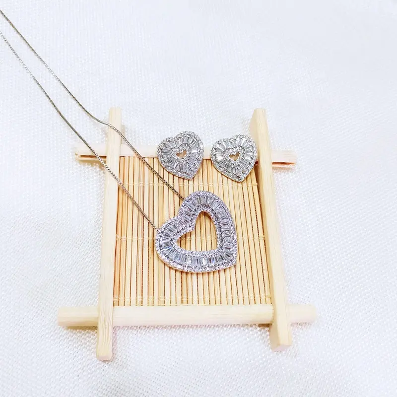 women hot sale in stock white cubic zirconia heart set Jewelry Gold plated heart stud earrings