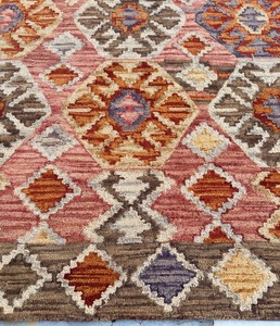 Elegant Wool Hand Tufted Carpet Rug Premium Handmade Designer Area Rug for Luxury Home Office and Hotel Decoration - Product Image 4