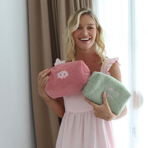 Convenientes bolsas de tela de felpa cosmética de poliéster interior de 8 pulgadas para mujer, bolsas de aseo de vocación de cara cuadrada pequeña personalizadas - Product Image 5