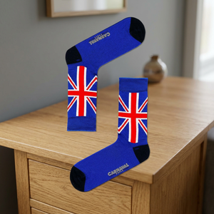 Calcetines unisex con estampado de bandera británica coloridos, tela blanca con diseño de tejido de color, para el hogar, silueta media - Product Image 3