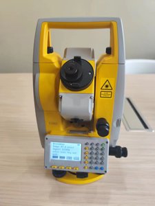 Estación total SOUTH NTS-332R10, nuevo modelo, alcance libre de 1000m, con Bluetooth y tarjeta para topografía. - Product Image 4